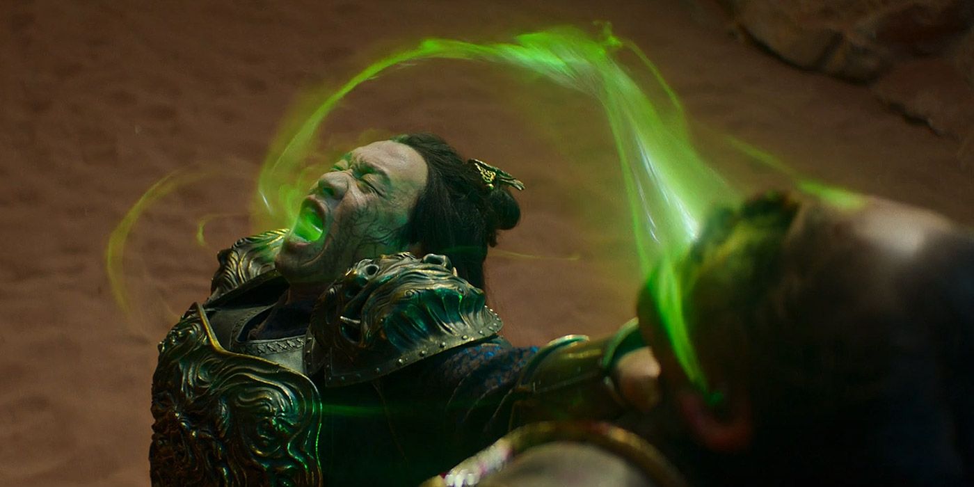 Shang Tsung devours Kung Lao's soul in Mortal Kombat
