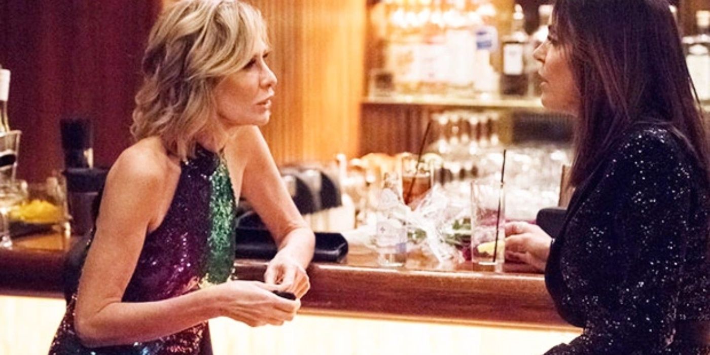 Carole Radziwill and Bethenny Frankel sitting and talking at a bar on RHONY