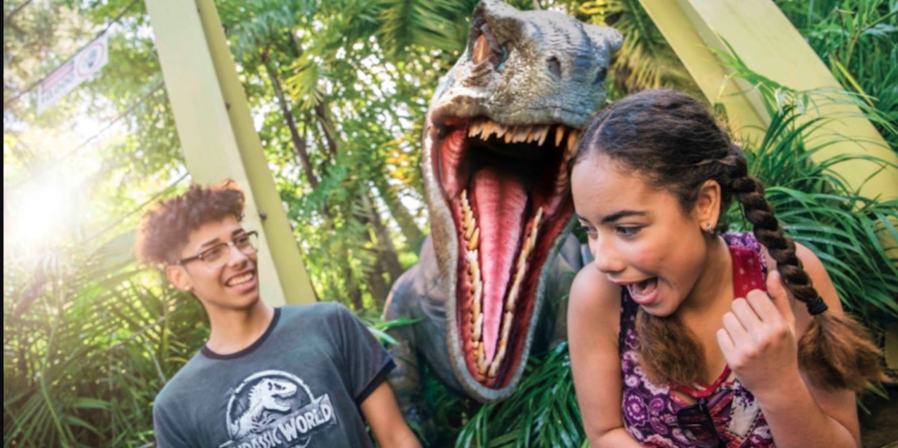 Raptor attacks two park Universal Studios guests