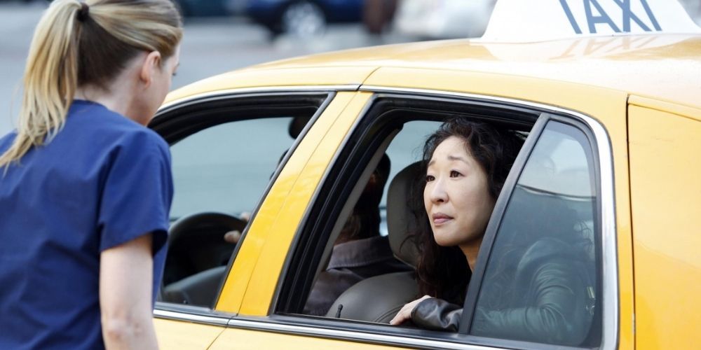 Cristina in a taxi, talking to Meredith.