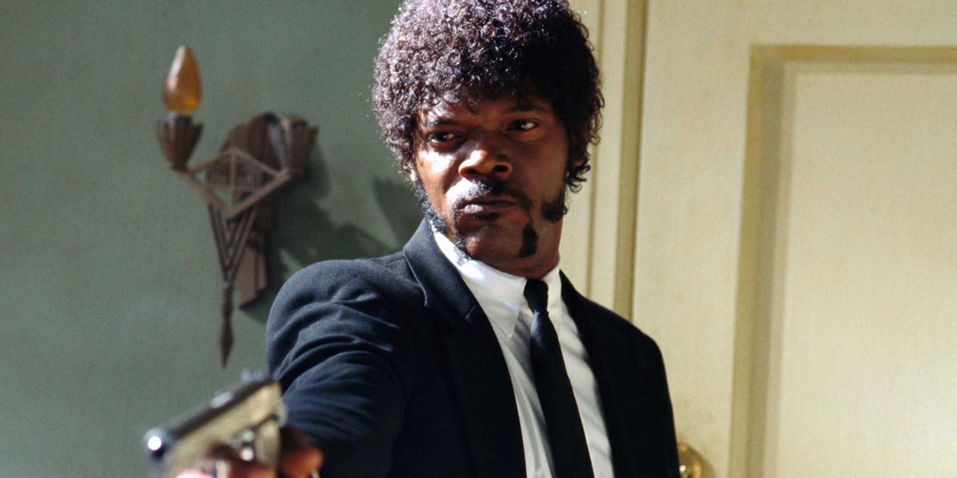 Samuel L Jackson as Jules holding a gun in Pulp Fiction