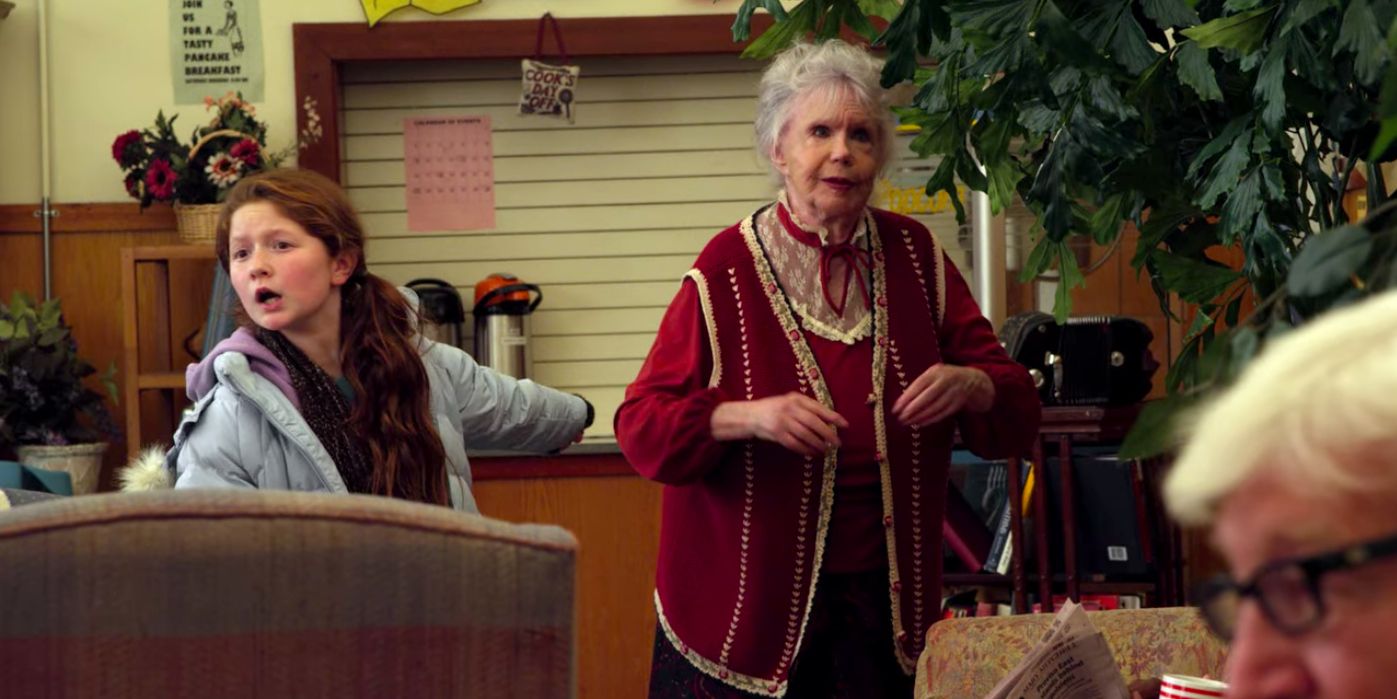 Debbie Points at the fake Aunt Ginger in the aged care home in Shameless
