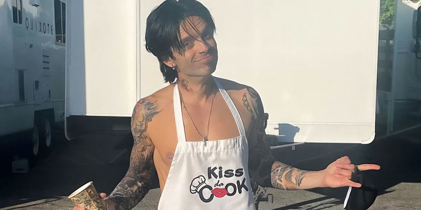 Tommy Lee wearing an apron in Pam &amp; Tommy