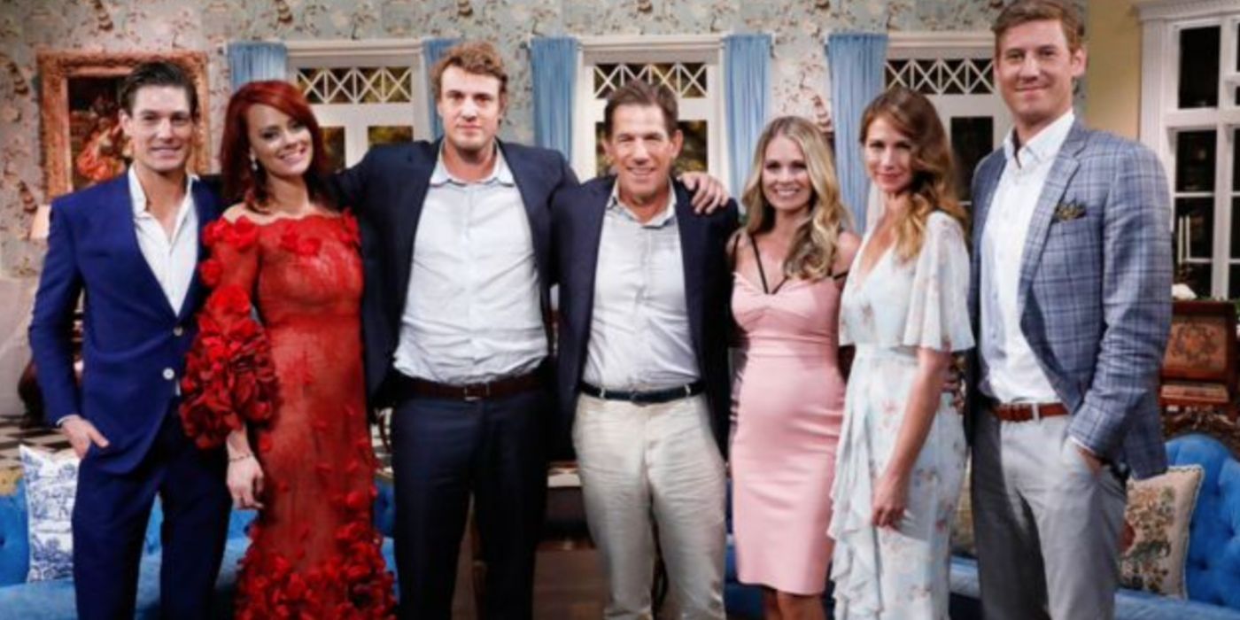 Southern Charm season 4 cast standing together with their arms around each other