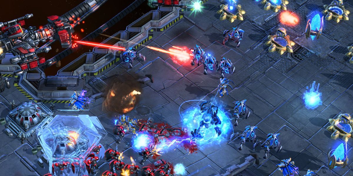 A battle between the Terrans and the Protoss in StarCraft II