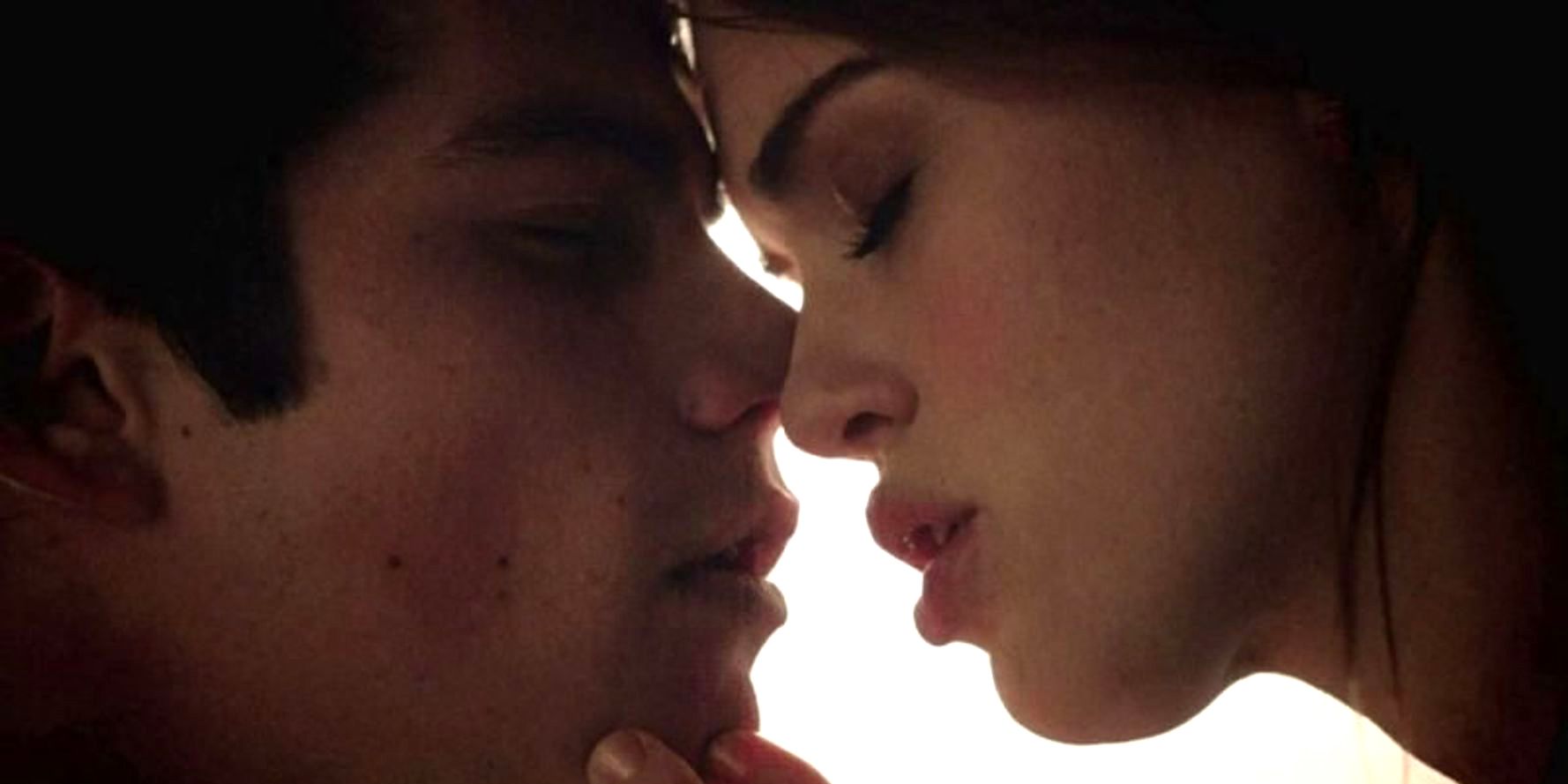 Stiles and Lydia kiss in Teen Wolf.