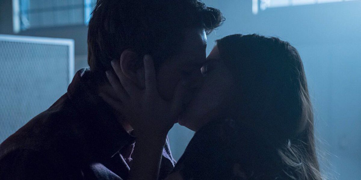 Stiles and Lydia reunite and kiss in Teen Wolf.
