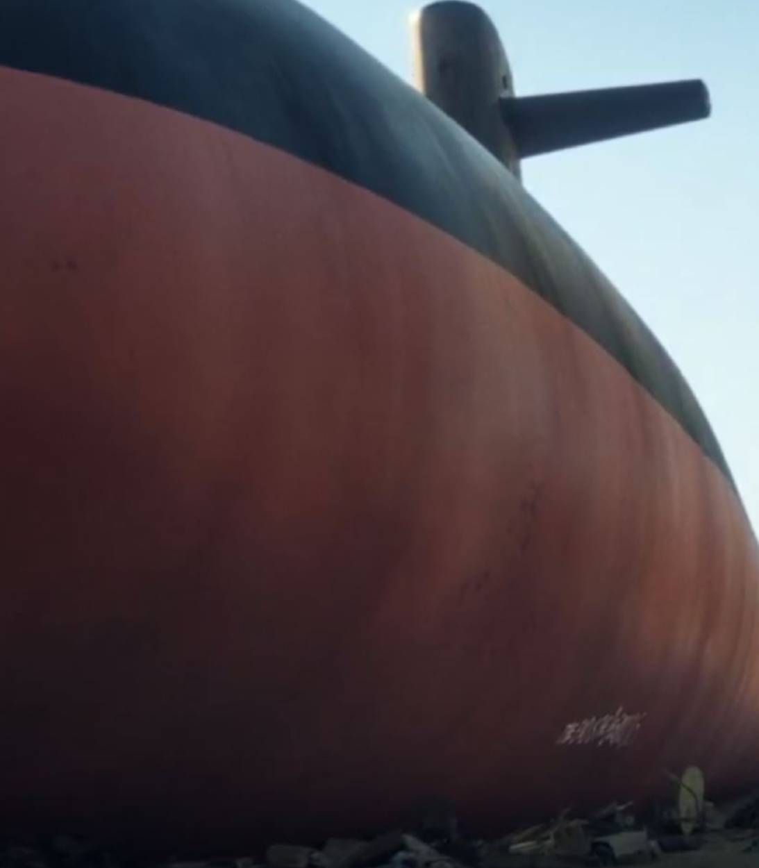 Submarine in Fear the Walking Dead pic vertical