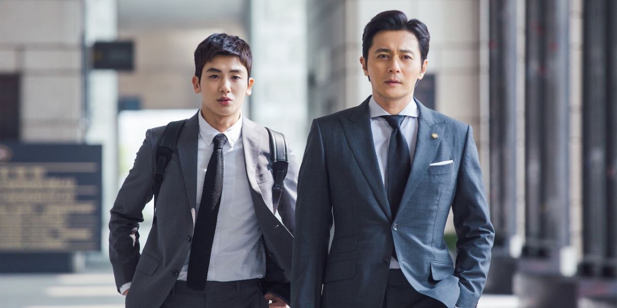 Go Yeon-Woo and Choi Kang-Seok in walking down hallway in Suits