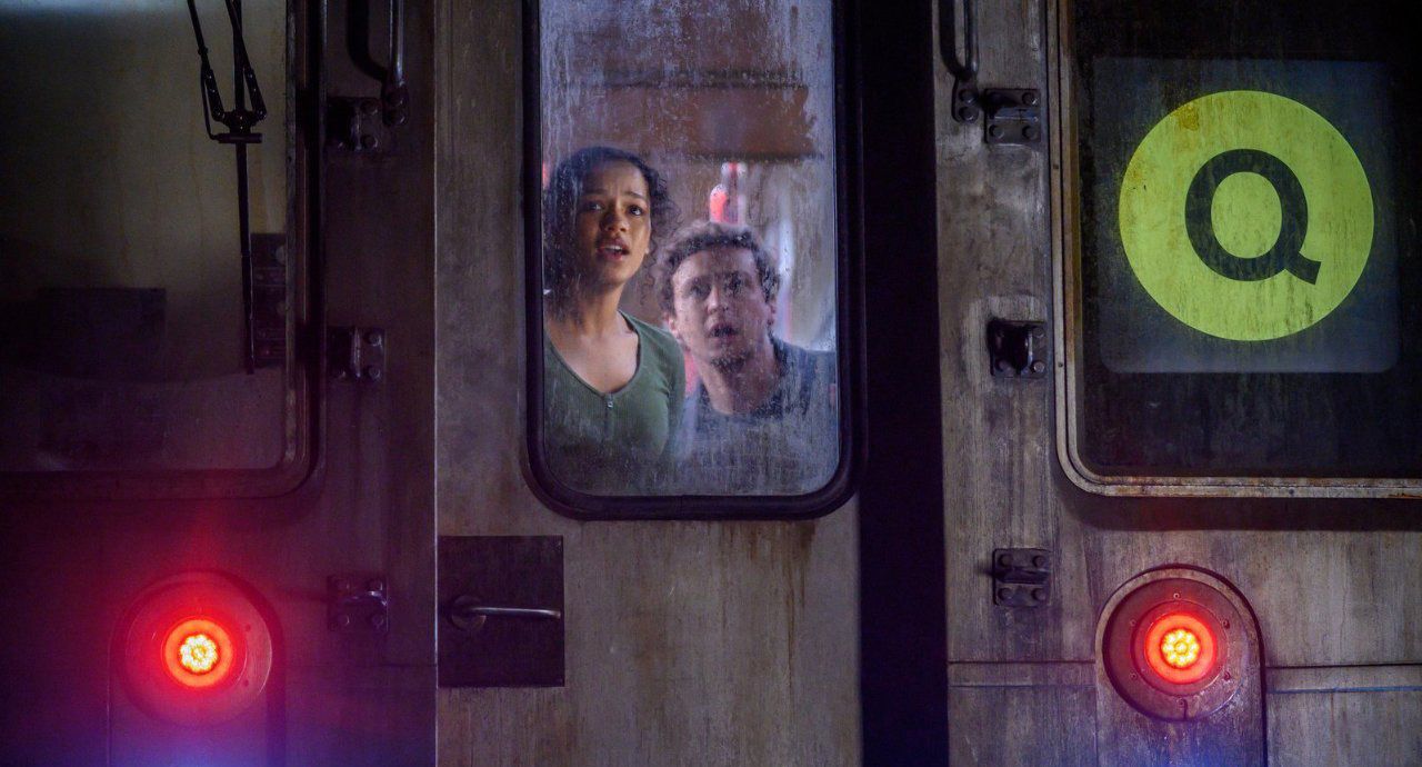 Taylor Russell and Logan Miller on a Subway in Escape Room 2 
