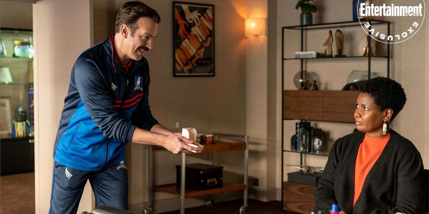 Jason Sudeikis offers Sarah Niles biscuits in Ted Lasso season 2.