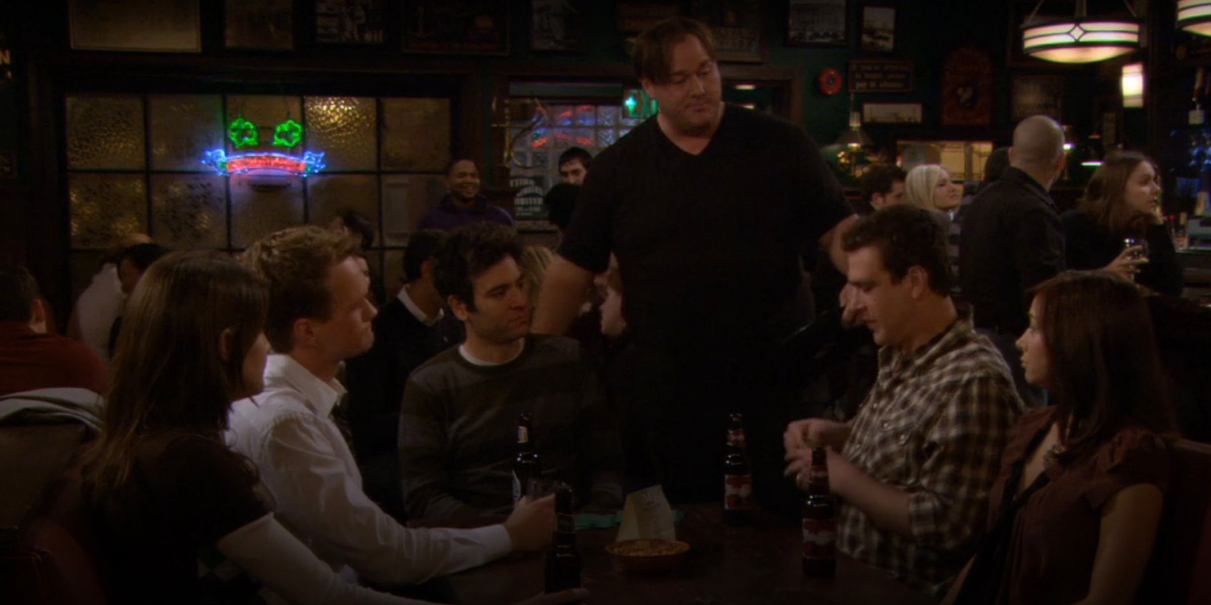 Ted lies about being in a fight in How I Met Your Mother