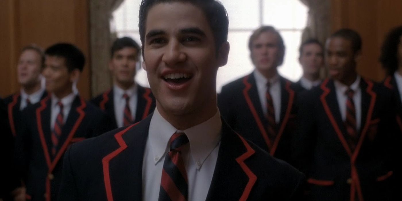 Blaine and the Dalton Academy Warblers sing Teenage Dream in Glee