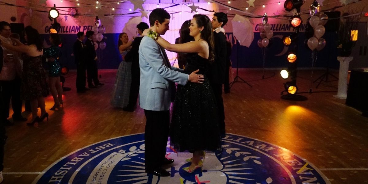 Erica and Geoff dancing at senior prom in The Goldbergs