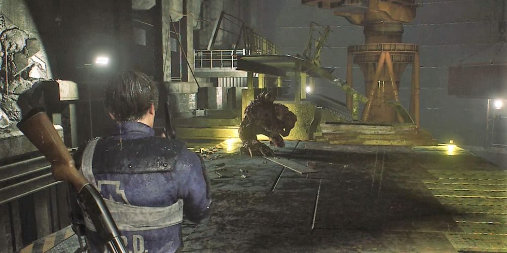 The player fighting a boss in Resident Evil 2 remake