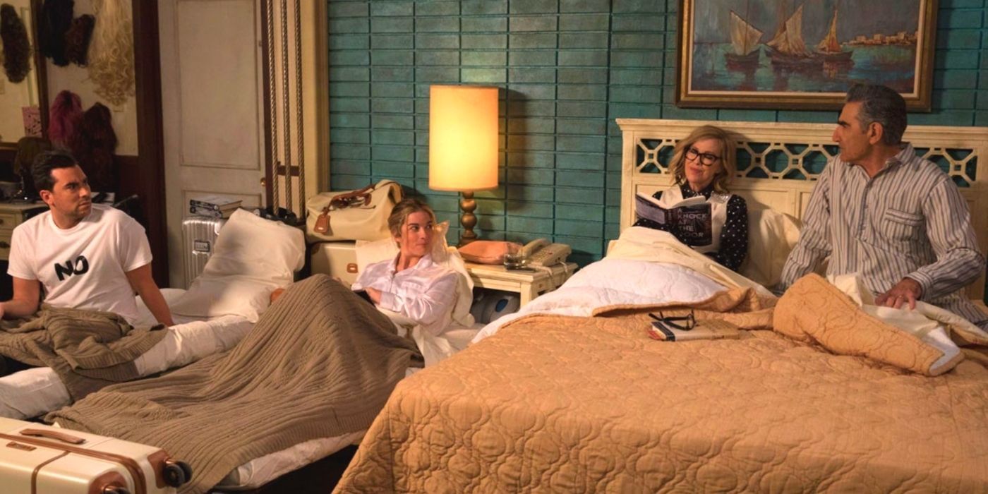 The roses have a sleepover in the motel on schitts creek