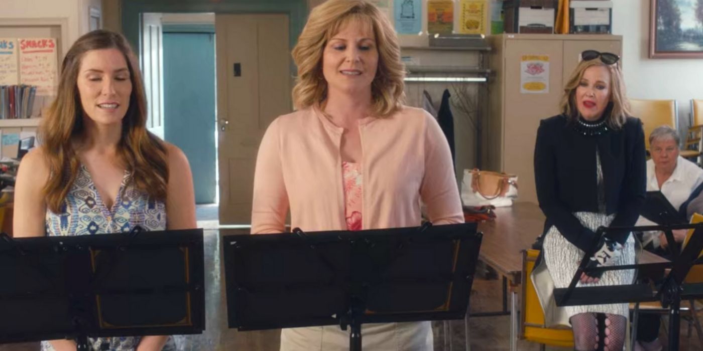 Twyla and Jocelyn singing with Moira in the background on Schitt's Creek