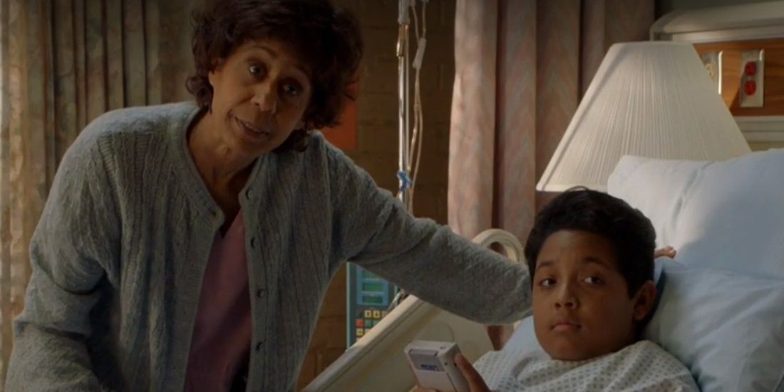 Vernee Watson Johnson standing next to a child on a hospital bed in Young Sheldon