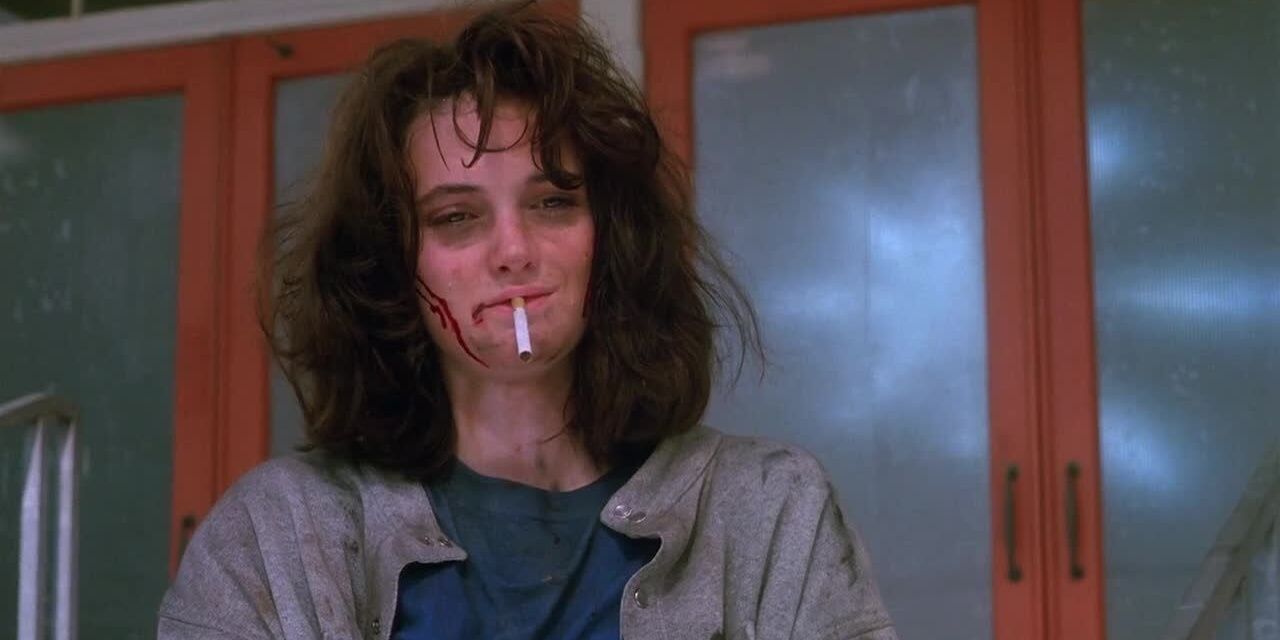 Veronica Sawyer with a cigarrette on her mouth after the explosion in Heathers