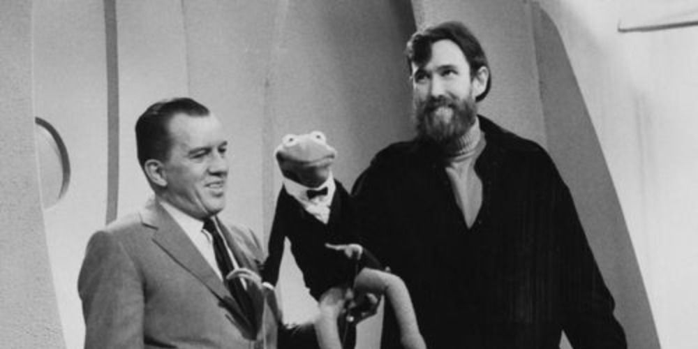 Black and white pic of Jim Henson, Ed Sullivan and Kermit the Frog