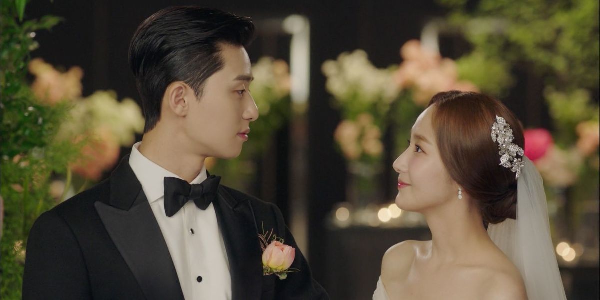 Young-Joon and Mi-So staring at each other in What's Wrong With Secretary Kim 