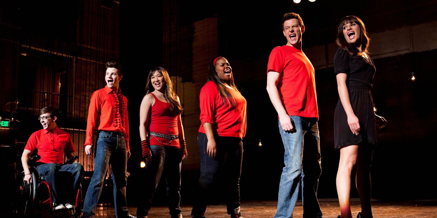 New Directions performing Don't Stop Believin at school wearing matching red shirts
