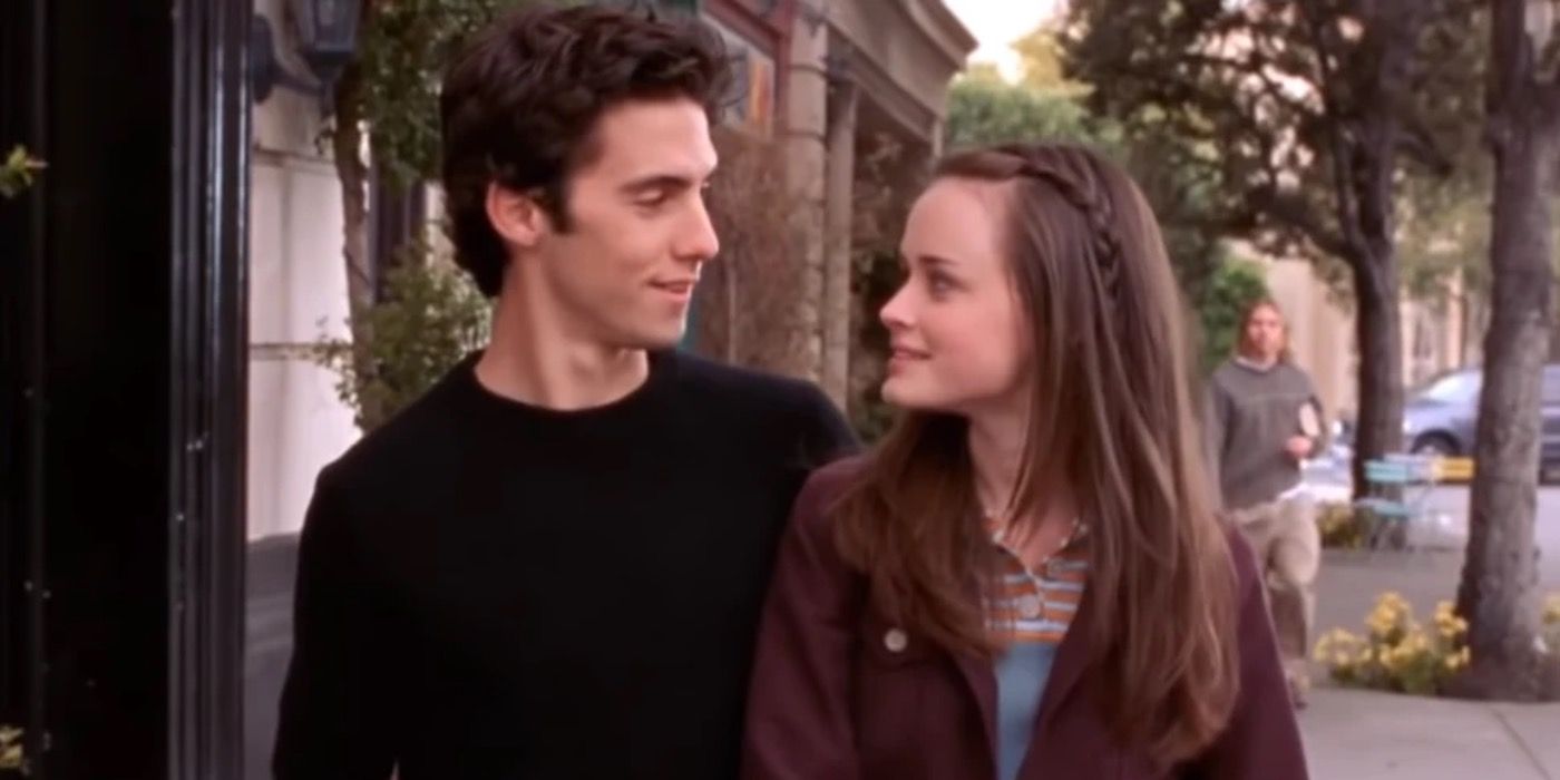 Jess e Rory caminhando em Stars Hollow em Gilmore Girls