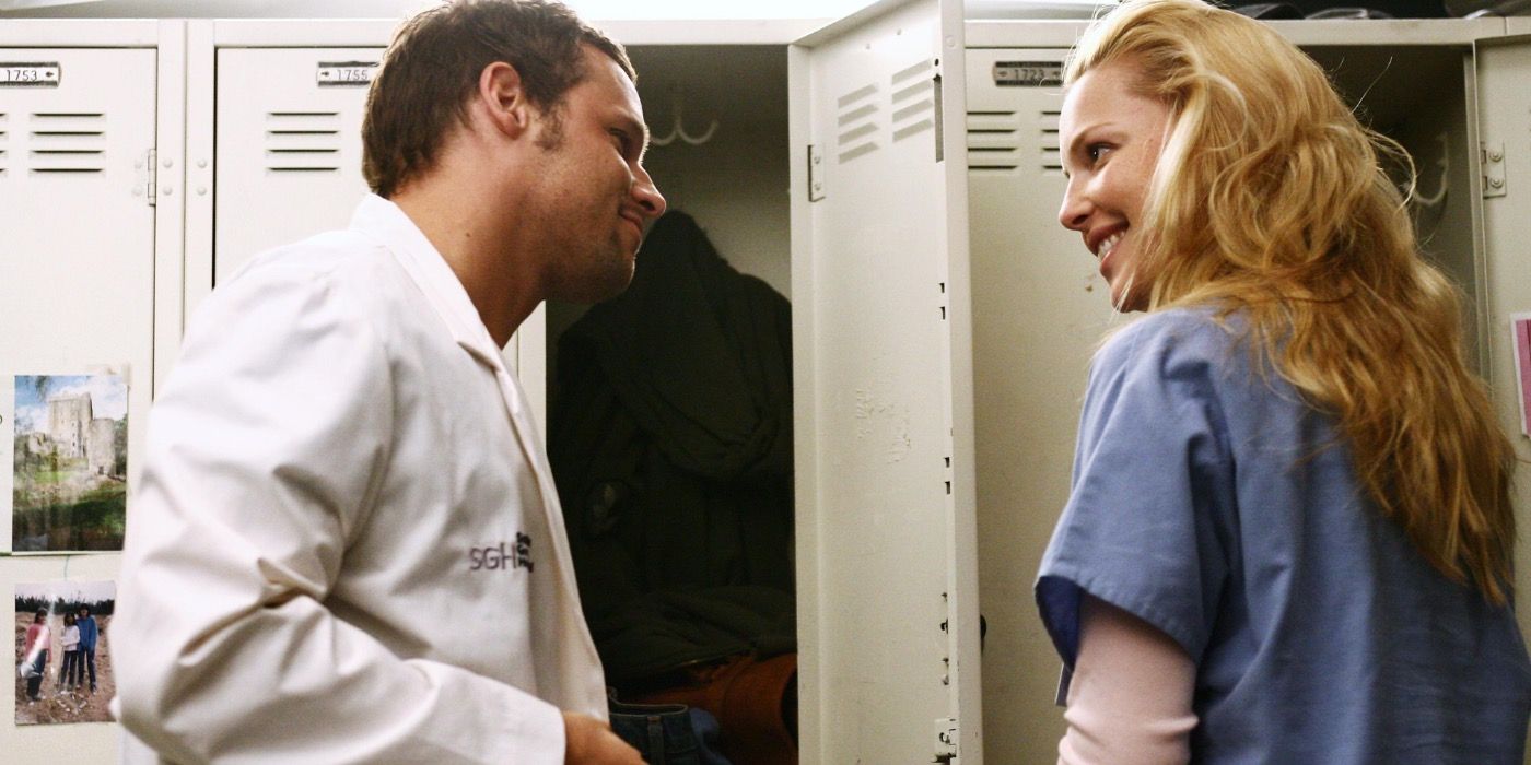 Izzie and Alex in the intern locker room in Grey&rsquo;s Anatomy