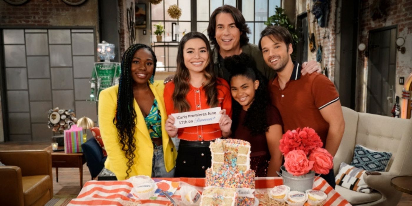 Miranda Cosgrove and the rest of the cast of the new iCarly revival celebrating the premiere date on set