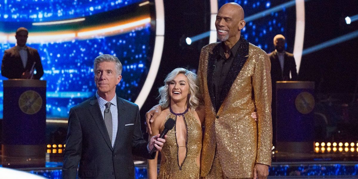 Kareem Abdul Jabbar towers over other people on DWTS