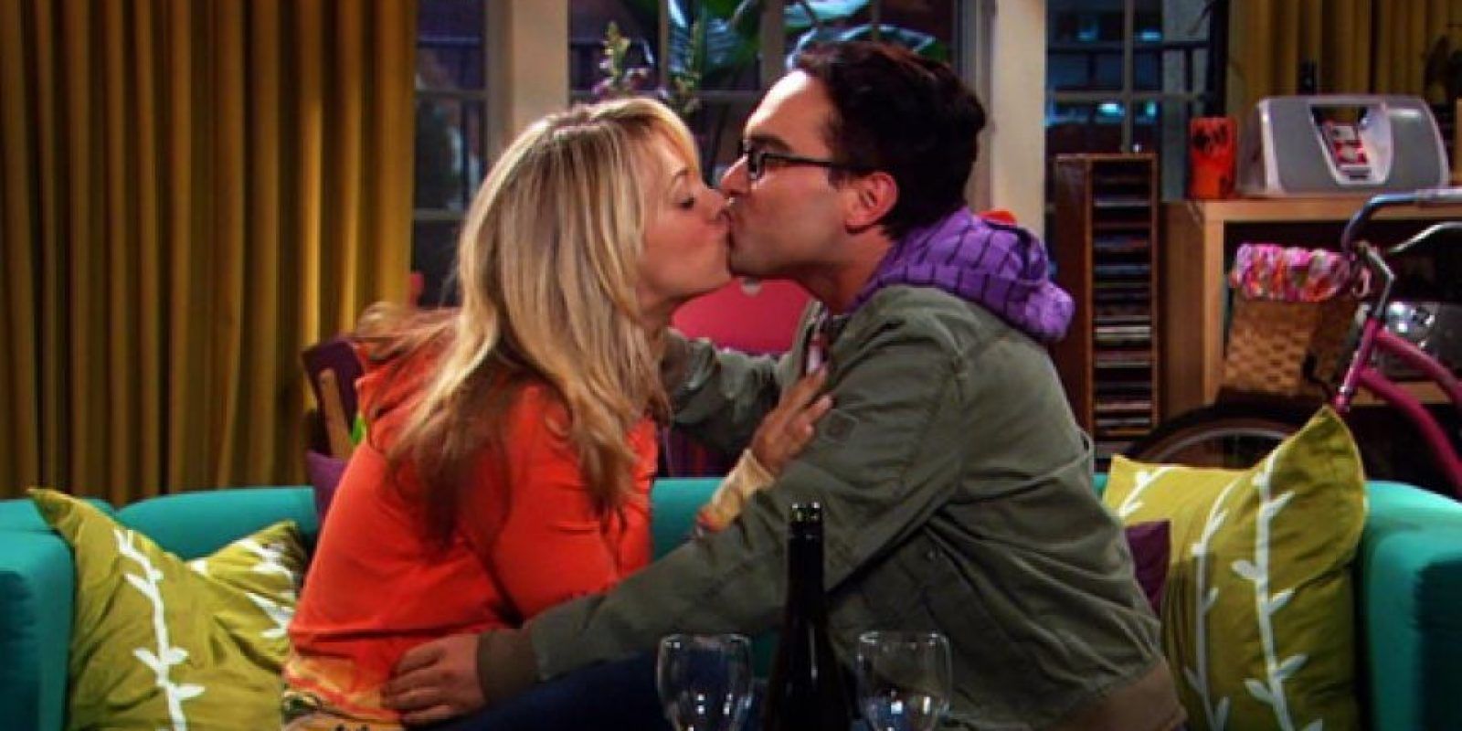 Penny and Leonard kissing on the couch in The Big Bang Theory