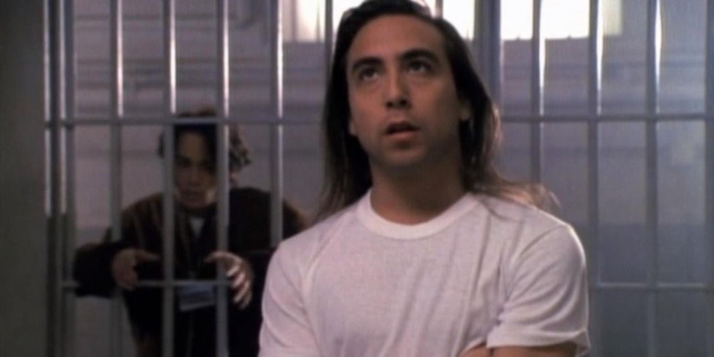 Ronnie in a jail cell, with Hanson in the background in 21 Jump Street