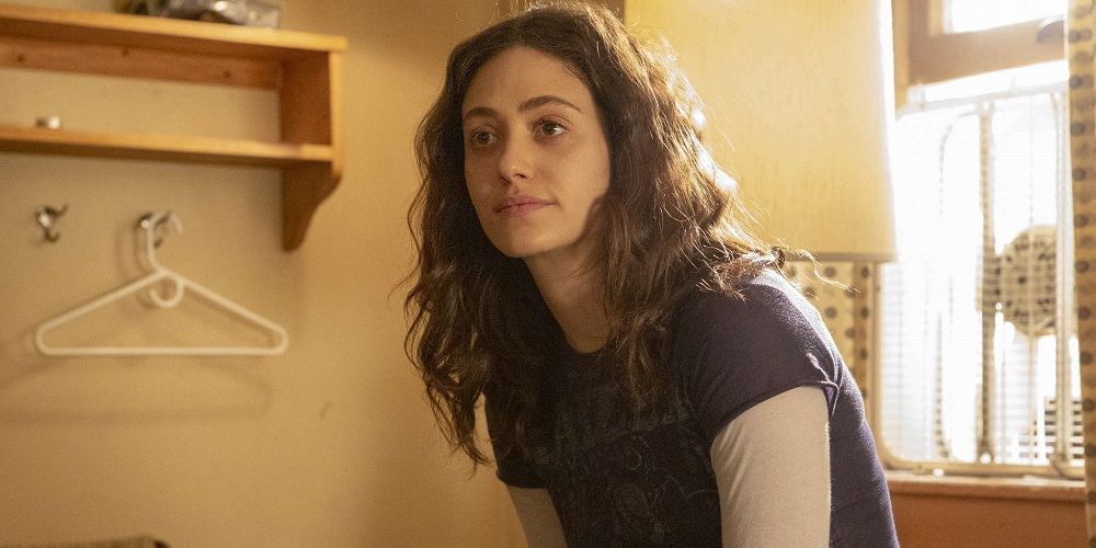 Fiona sits on bed in Shameless