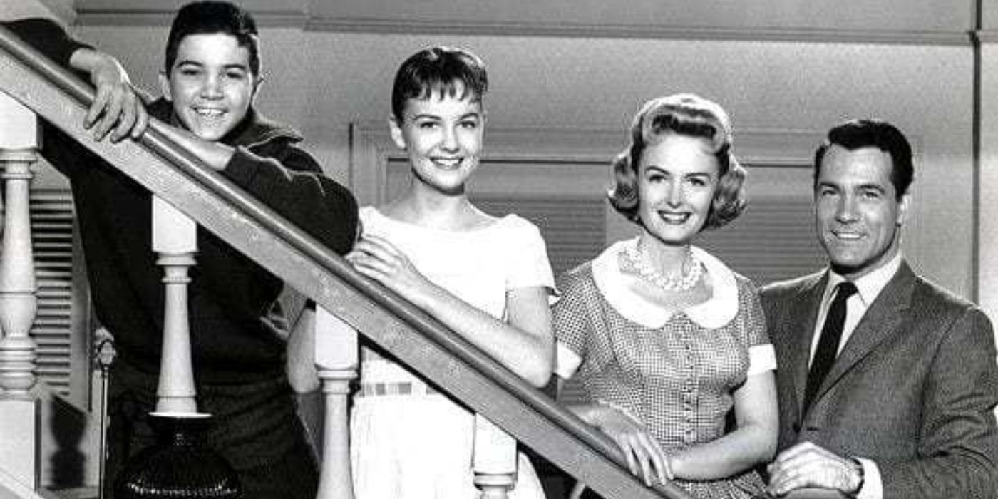 Donna Reed as Donna Stone, with her TV family.