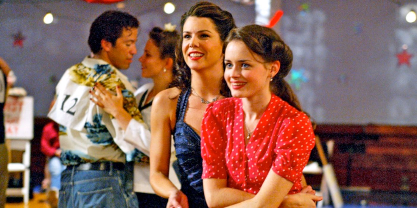 Lorelai with her daughter, Rory at the Star Hollows dance-a-thon.