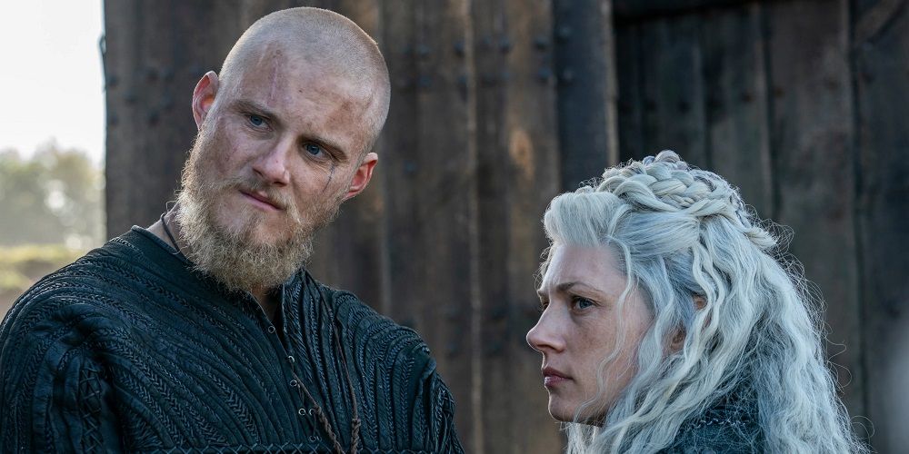 Bjorn stand with wife in Vikings