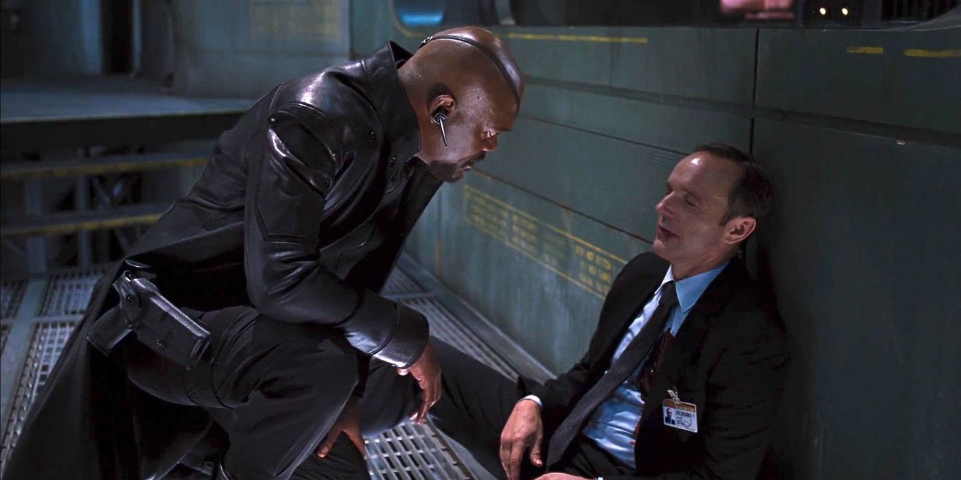 El agente Coulson muere frente a Nick Fury en Avengers.