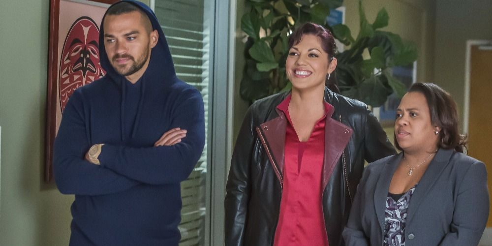 An image of Jackson, Callie, and Bailey standing in the halls of Bauer hospital in Grey&rsquo;s Anatomy