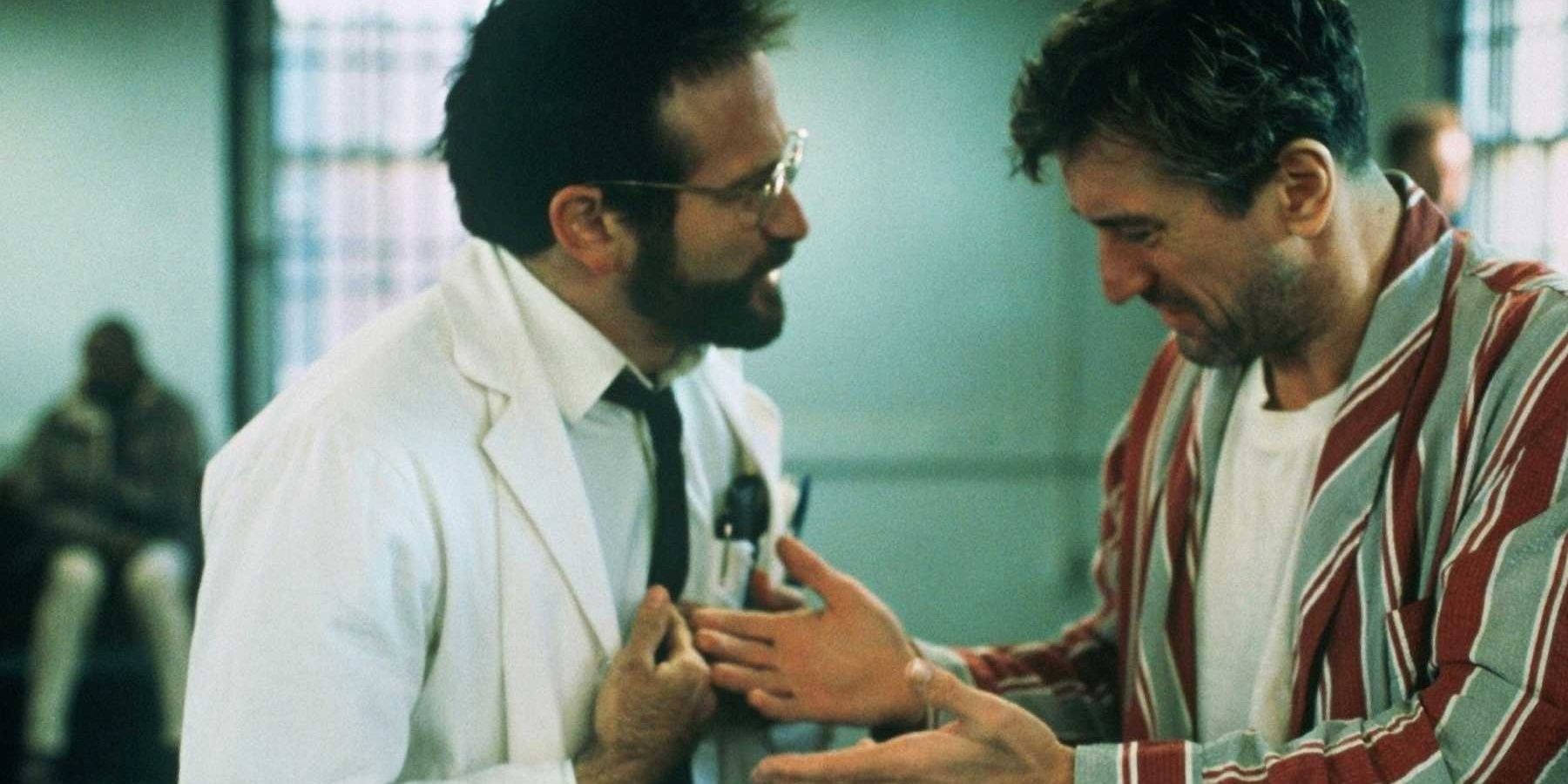 Robert De Niro in a bathrobe talking to Robin Williams in Awakenings