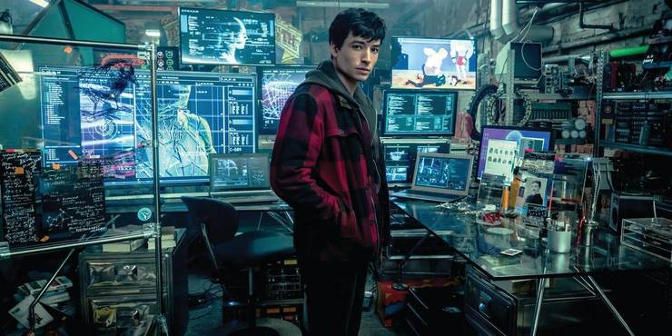 Flash War: 5 Reasons Why Ezra Miller Is The Best Flash (& 5 Why Its Grant Gustin) 13 Barry Allen Forensic Scientist2.jpeg?q=50&fit=crop&w=740&h=370&dpr=1