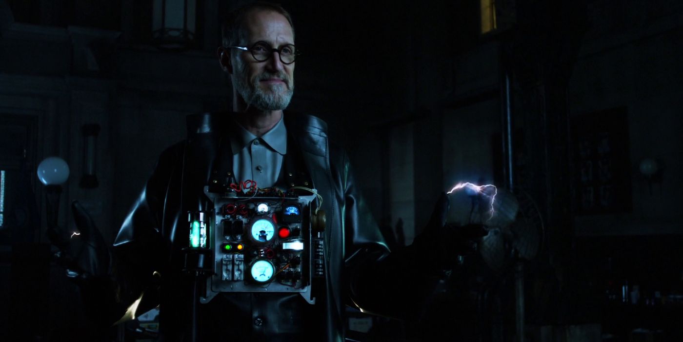 The Electrocutioner fires currents at defenseless victims in Gotham