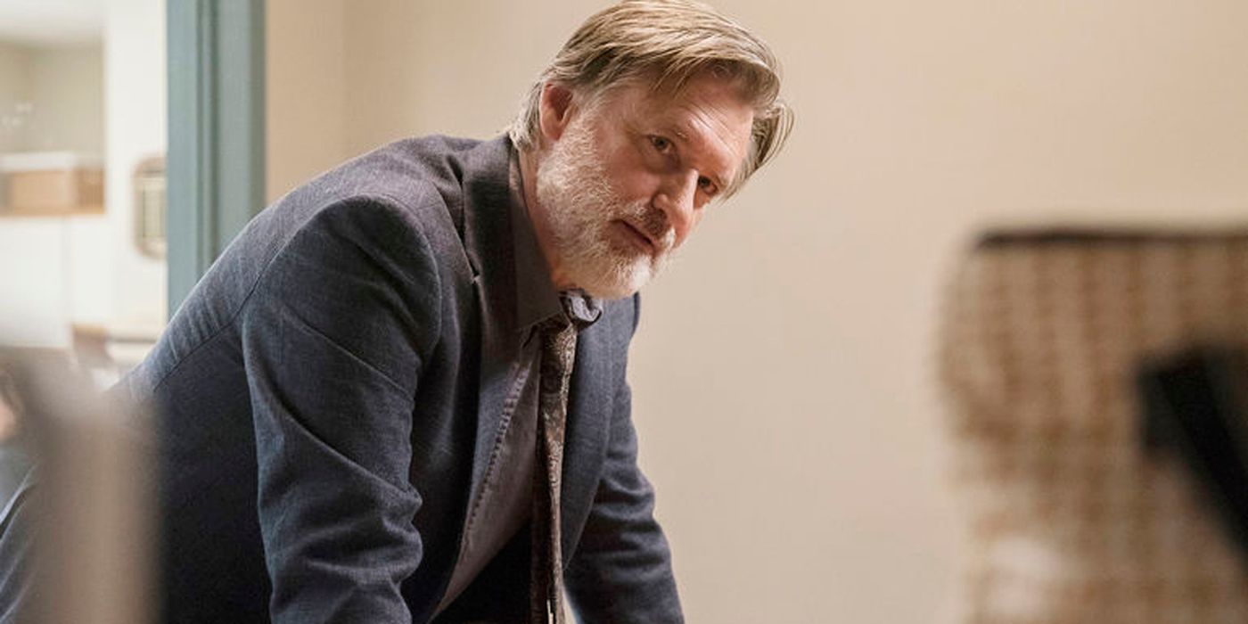 Bill Pullman looking at someone in The Sinner.
