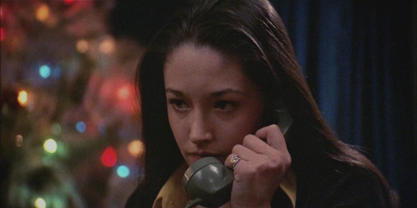 Jess on the phone with Billy in Black Christmas.