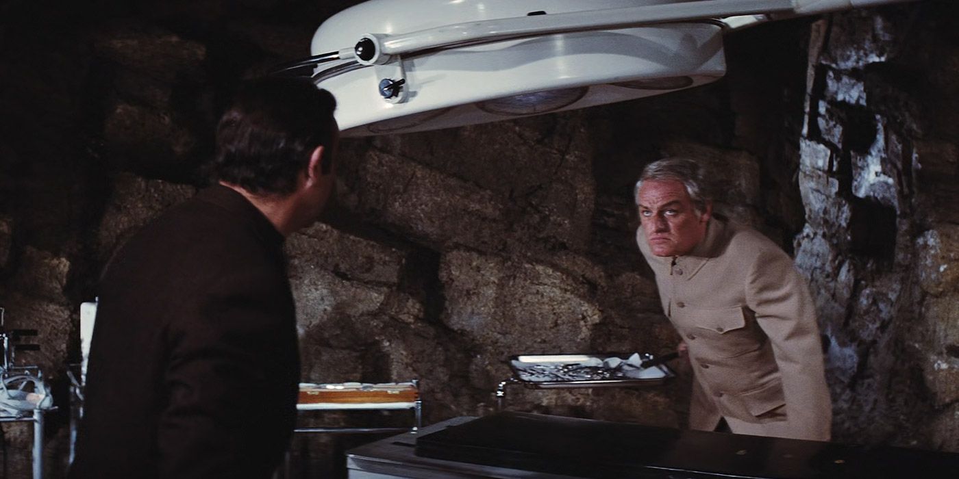 Bond prepares to kill Blofeld in Diamonds are Forever.