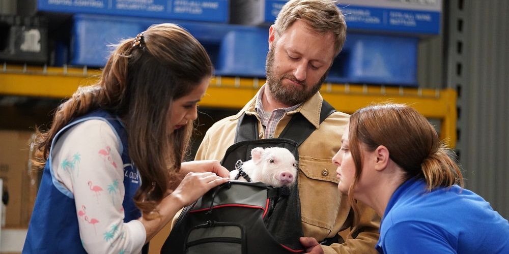 Dina, Cheyenne, Brian with a pig in Superstore