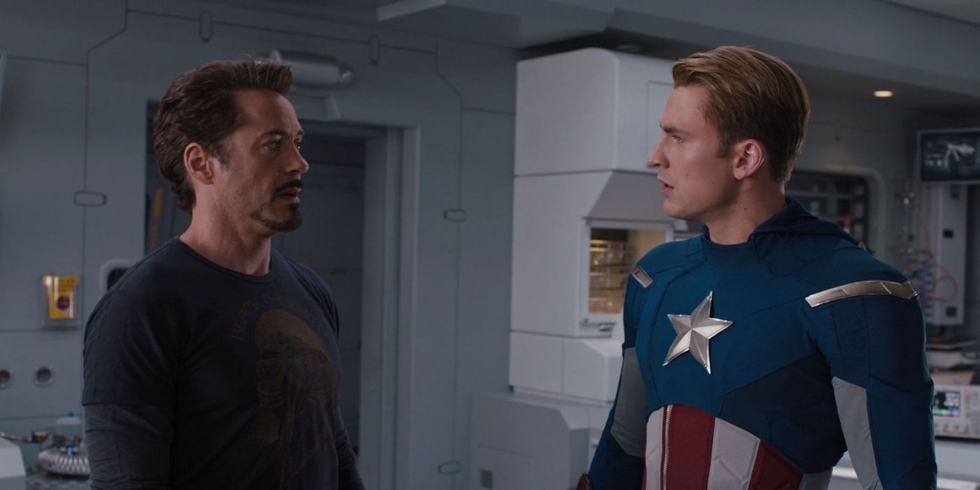 Tony e Steve conversando na Torre Stark nos Vingadores