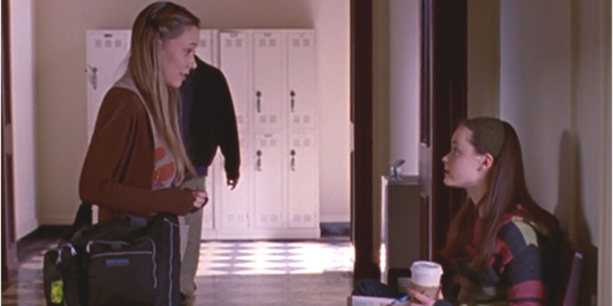 Paris and Rory talking in the hallway at Chilton on Gilmore Girls