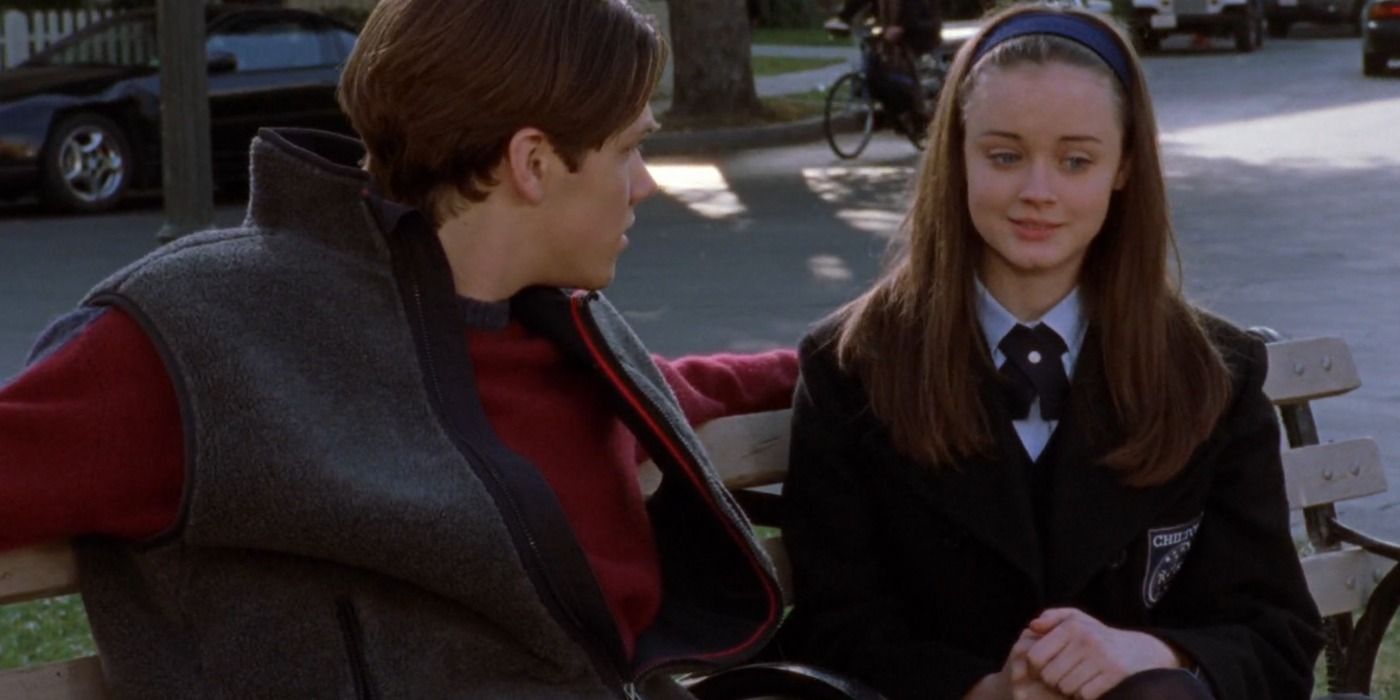 Rory and Dean sitting on a bench in Stars Hollow