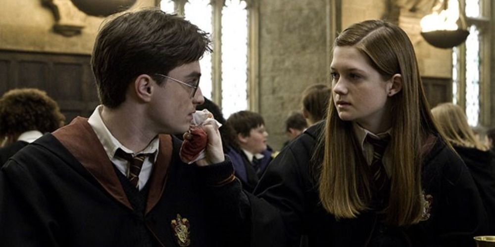Harry and Ginny Weasley talking in Harry Potter