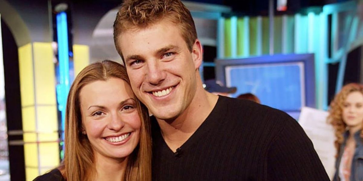 Helene Eksterowicz and Aaron Buerge from The Bachelor posing together for the camera